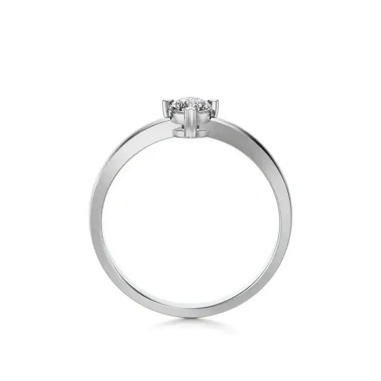 Pierścionek zaręczynowy z diamentem